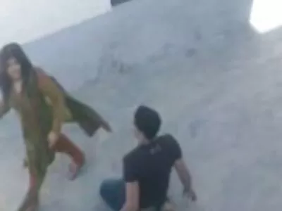 యువకుడు హాట్ తెలుగు సెక్స్ రొమాన్స్ బోసోమీ సవతి తల్లికి లైంగిక ఆనందాన్ని అందిస్తుంది