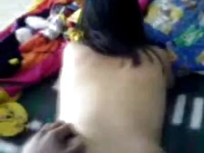 పొట్టి బొచ్చు తెలుగు ఆంటీ సెక్స్ హాటీ పెద్ద బెకర్ మరియు బాల్స్ పీలుస్తోంది