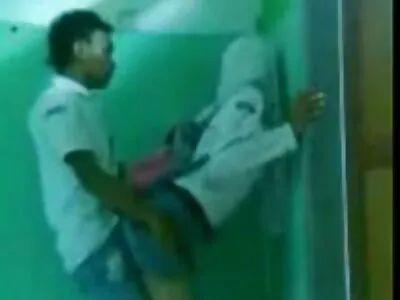 బడ్డీ హాట్ గర్ల్‌ఫ్రెండ్‌ని డ్రిల్ చేస్తుండగా, ఆమె స్టెపిస్ అతడిని ఆటపట్టిస్తూనే ఉంది సెక్స్ సెక్స్ తెలుగు తెలుగు సెక్స్
