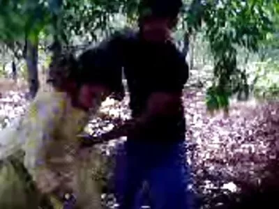 బంగారు జుట్టు గల డార్లింగ్ నాలుగువైపులా ఉండటం మరియు నిండుగా తెలుగు సెక్స్ కమింగ్ ఉండటం ఇష్టపడతాడు