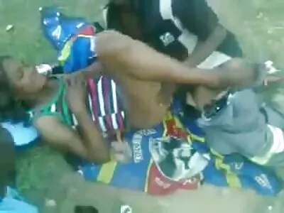 ఆమె జైలు గదిలో శ్యామలను దిగజార్చిన తెలుగు sex గార్డ్ ఫక్స్
